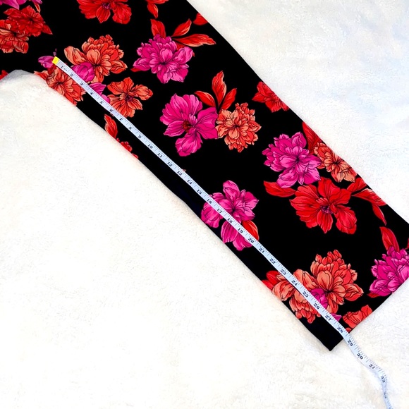 Susan Graver Regular Printed Liquid Knit Pull-On Wide Leg Pants ~ Black/Coral - Picture 7 of 8